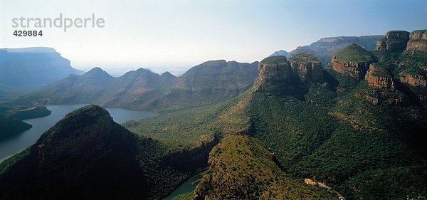 Erhöhte Ansicht der Berge  die drei Rondavels  Drakensberg  Blyde River Canyon  Südafrika