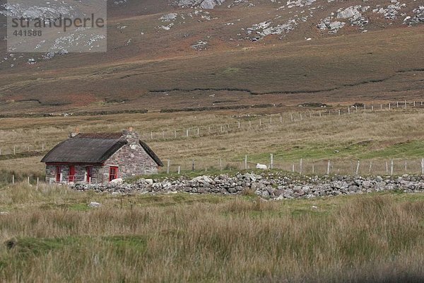 Hütte auf ländliche Landschaft  Achill Island  County Mayo  Irland