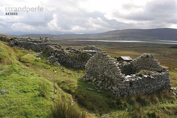 Erhöhte Ansicht der verlassenes Dorf  Achill Island  County Mayo  Irland