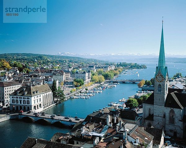 10317949  alpine  Alpen  Fraumünster  Kirche  Limmat  River  Fluss  Schweiz  Europa  See  Meer  Übersicht  Stadt  Stadt  Zürich