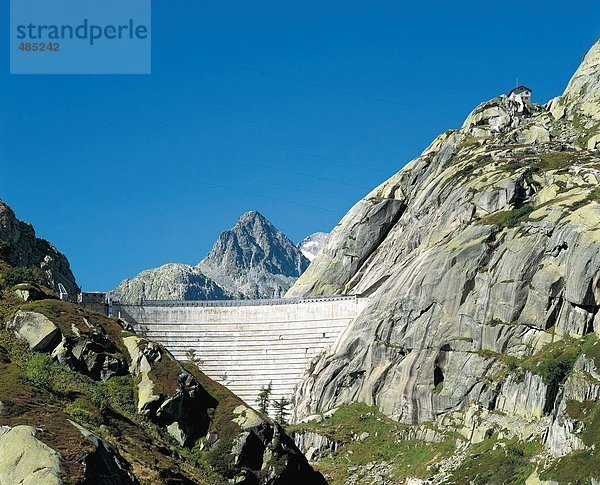 Europa Berg Energie energiegeladen See Meer Alpen Damm Kanton Bern Stausee Schweiz