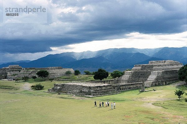 10653823  Ausgrabungen  Kultur  Kultur  Mexiko  Zentralamerika  Lateinamerika  Monte Alban  Oaxaca  Pyramiden  Ruinen  Zapotek