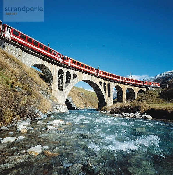 10021089  Andermatt  Eisenbahn  Furka-Oberalp-Bahn  Bahnhof  Glacier Express  Zug  Realp  Schweiz  Europa
