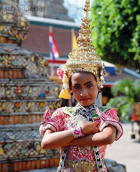 10037657  verzierte Tänzer  Frau  Tanz  Thailand  Asien  Tradition