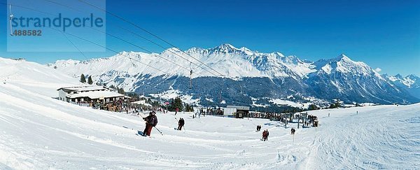 10332718  Wintersport  Sport und Fitness  Winter  Alpen  Berge  Ski  Skifahren  Alm  Lavoz  Querformat  Graubünden  Graubünden  Lenz