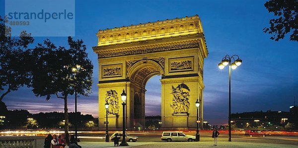 beleuchtete  10375965  Arc de Triomphe  Frankreich  Europa  frontal  in der Nacht  Paris  Stimmung  Straße  Triumph Arch