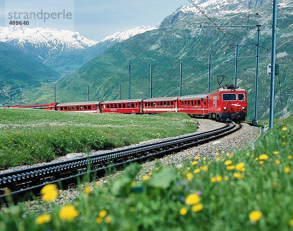 10625264  Schweiz  Europa  Eisenbahn  Reisen  Eisenbahn  gehen  Gletscher  Schnellzug  Kurve  Oberalp  Pass  SBB  andere