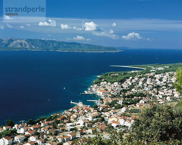 10653363  Bol  Dalmatien  Dorf  Hafen  Hafen  Insel  Insel Brac  Kroatien  Küste  Landschaft  Meer  Stadt  Stadt  Überblick