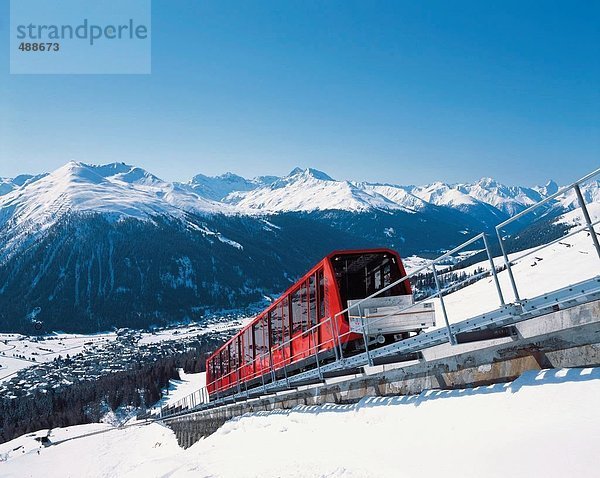 Berg Urlaub Zug Alpen Kanton Graubünden Schotterstrasse