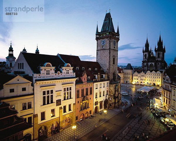 10653559  Altstadt  Altstadt  Ring  Nacht  in der Nacht  Prag  Rathaus  Stadt  Stadt  Teynkirche  Tschechien  Europa