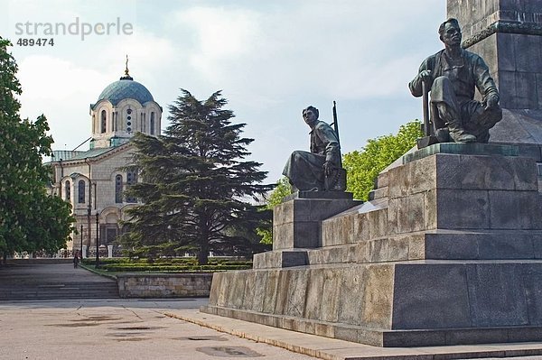 Denkmal vor Dom  St. Volodymyrs  Ukraine