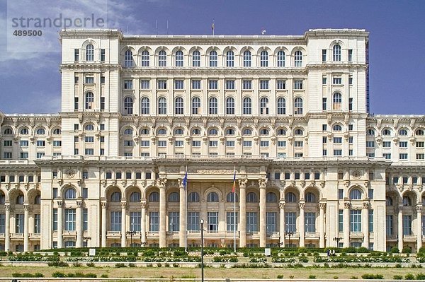 Bukarest Hauptstadt Gebäude Großstadt Regierung Fassade Hausfassade Rumänien