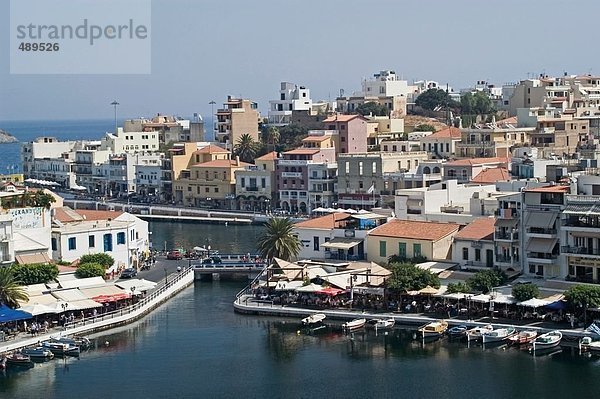 Vogelperspektive Blick auf See in der Stadt  See Voulismeni  Agio Nikolaos  Präfektur Lasithi  Kreta  Griechenland