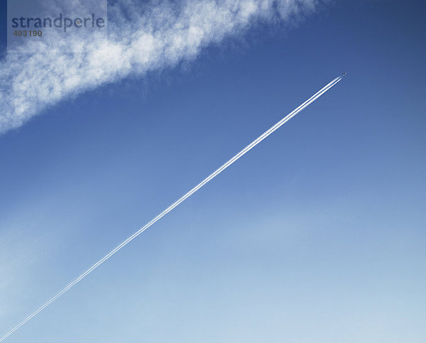 Flugzeug in den Himmel.