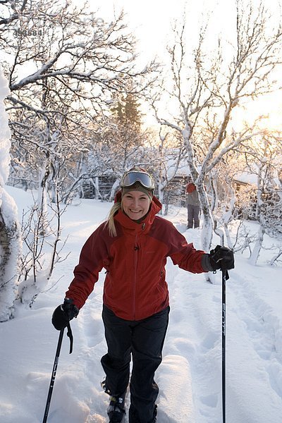 Portrait eines weiblichen Skifahrers.
