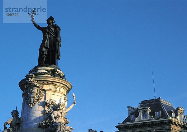 Frankreich  Paris  Statue am Place de la République