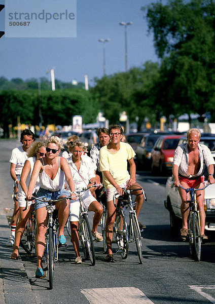 Schweden  Gruppe auf Fahrrädern