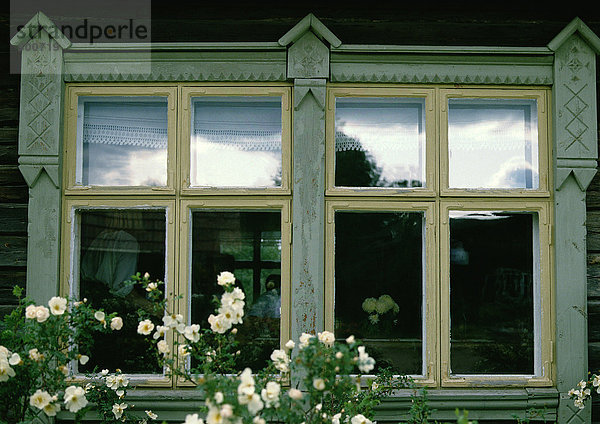 Norwegen  Fenster mit Holzarbeiten