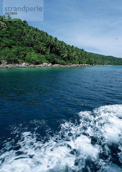 Malaysia  Perhentian Besar Island  Aufwachen auf dem Wasser  Küste