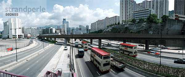 Hong-Kong  Autobahn  Skyline im Hintergrund  erhöhter Blick  Panoramablick