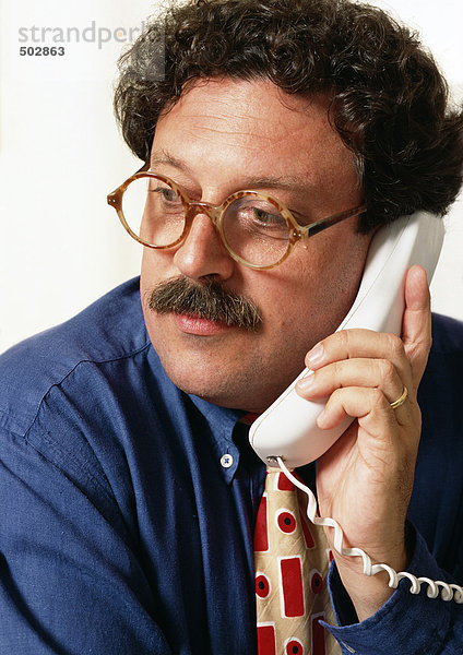 Mann am Telefon  Portrait