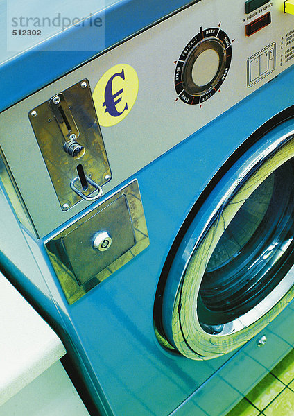 Euroschild an der öffentlichen Waschmaschine.