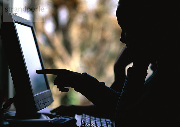 Kinder mit Computer  Silhouette