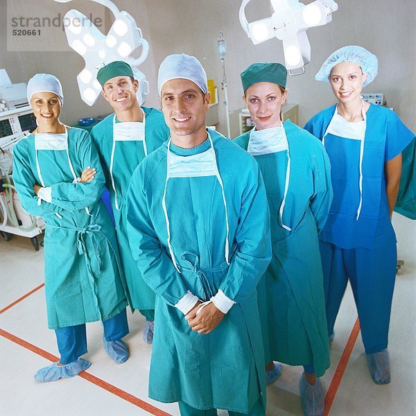 Chirurgisches Team lächelnd  Portrait