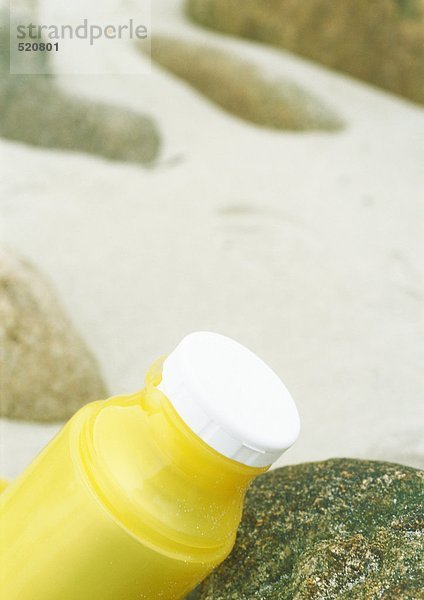 Plastikflasche am Strand