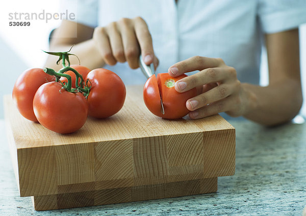 Tomaten zerschneiden