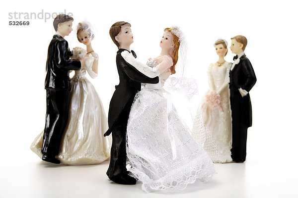 Drei Hochzeitspaarfiguren