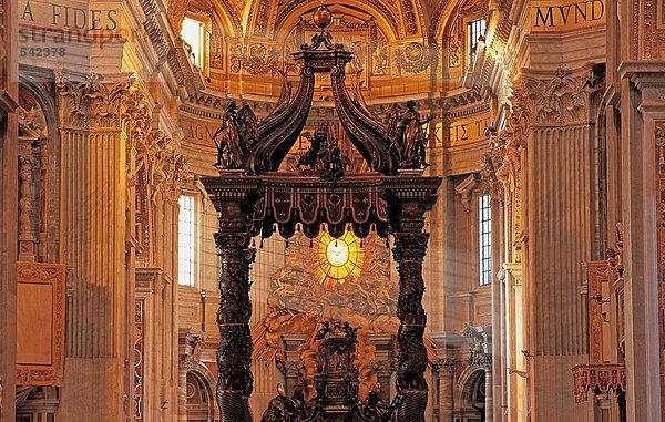 Innere der Kirche  St. Peters Basilika St. Peters Square  Vatikanstadt  Rom  Italien