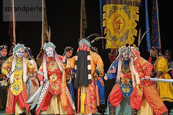 Gruppe von Bühne ausführenden ausführen in Theater  Beijing  China