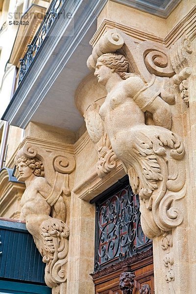 Untersicht of Carving auf Gebäude  Aix-En-Provence  Bouches-Du-Rhône  Provence-Alpes-Côte d ' Azur  Frankreich