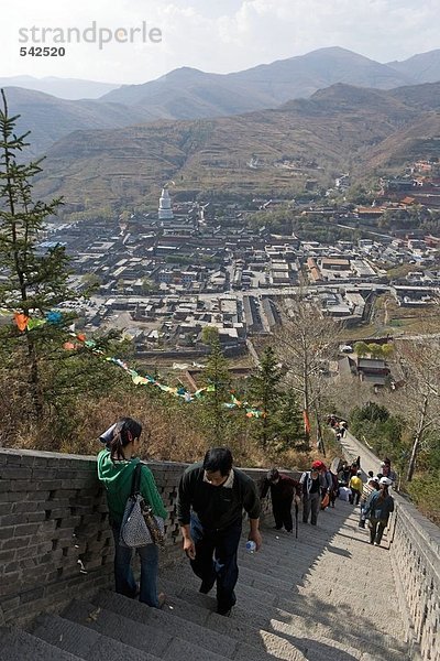 Touristen bewegt sich auf Treppe Tempel  Wutai Shan  Provinz Shaanxi  China