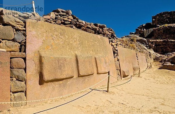 Alte Ruinen in der Nähe von Berg  Ollantaytambo  Urubamba Provinz  Region Cusco  Peru