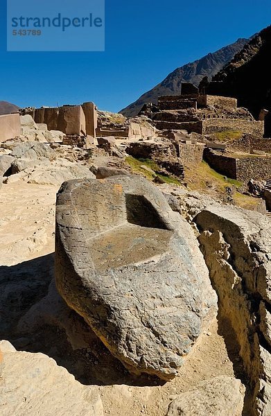 Alte Ruinen im Tal  Ollantaytambo  Urubamba Provinz  Region Cusco  Peru