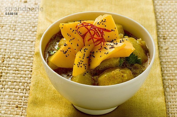 Kartoffelcurry mit Mango und Mohn (Indien)