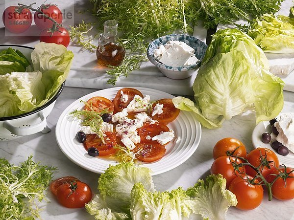 Tomatensalat mit Ziegenkäse