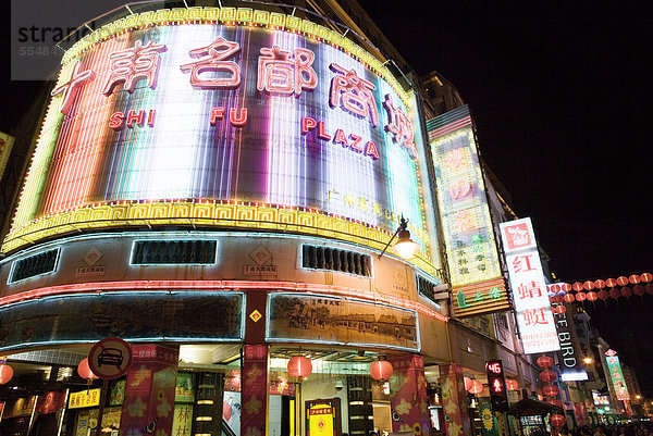 Guangzhou  Provinz Guangdong  China  Neonlicht bei Nacht