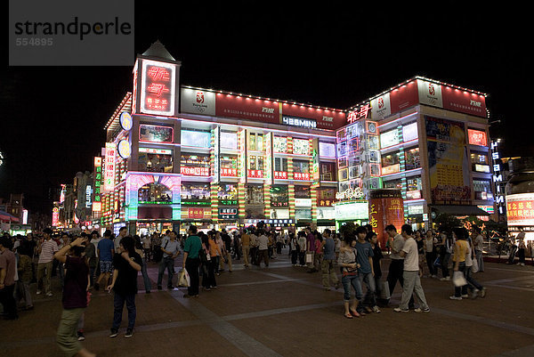 Guangzhou  Provinz Guangdong  China  Stadtszene bei Nacht