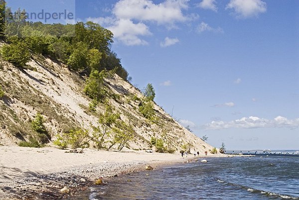 Touristen am Strand  Verkauf  Insel Rügen  Deutschland