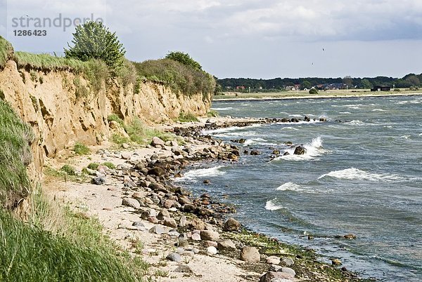 Felsen an der K??ste unter bewölkten Himmel  Klein Zicker  Insel Rügen  Mecklenburg-Vorpommern  Deutschland