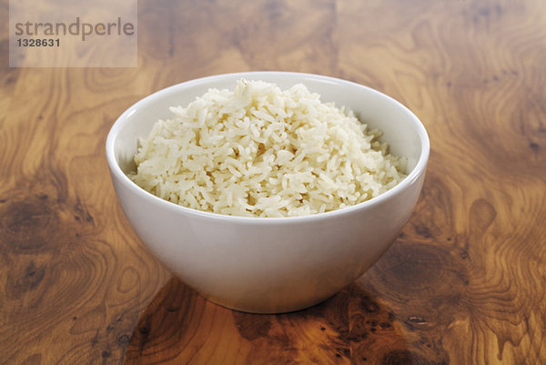 Reis in der Schale  erhöhte Ansicht