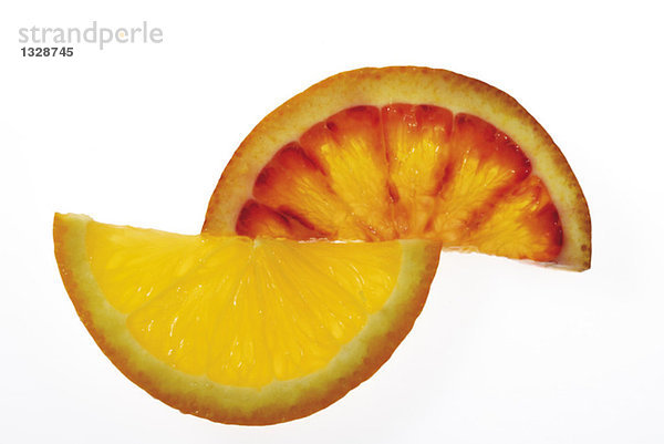 Zwei Orangenscheiben  erhöhte Ansicht  Nahaufnahme