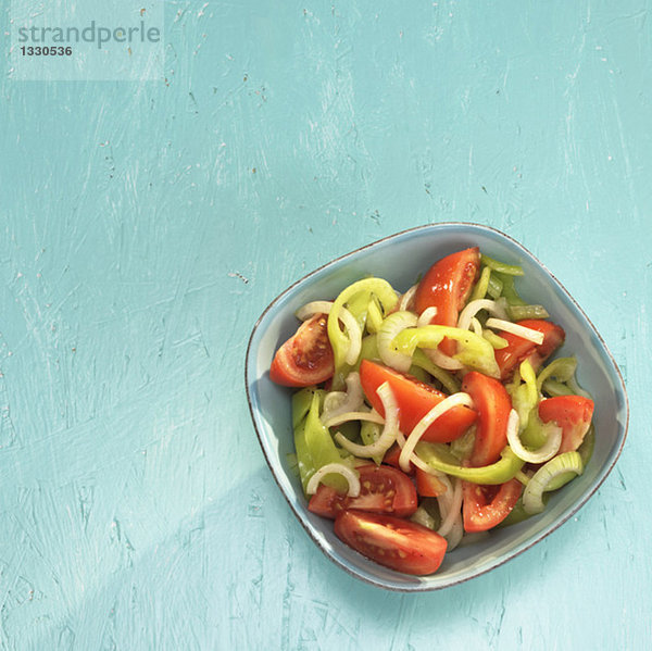 Griechischer Salat mit Tomaten und Paprika