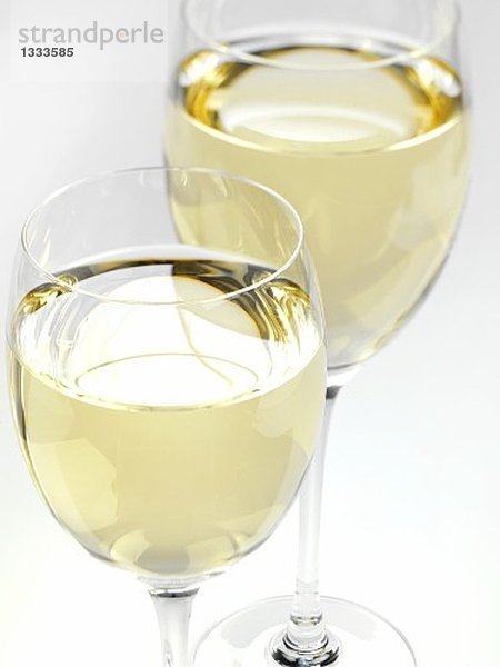 Zwei Gläser Weisswein