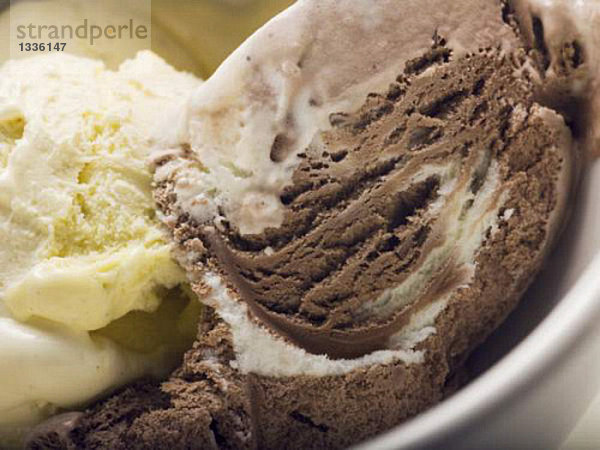 Vanille-Schokoladen-Eis (Nahaufnahme)