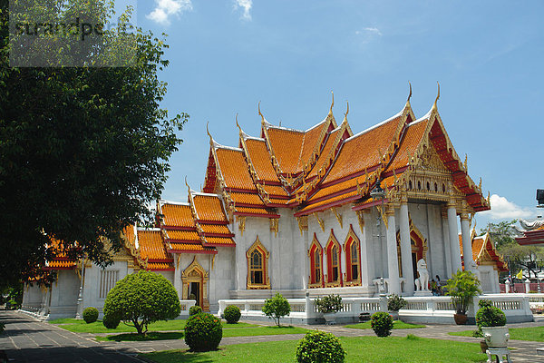 Garten vor buddhistische Tempel Wat Benchamabophit  Bangkok  Thailand