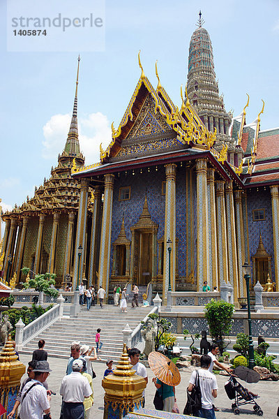 Touristen an buddhistischen Tempel  Wat Phra Kaeo  Bangkok  Thailand